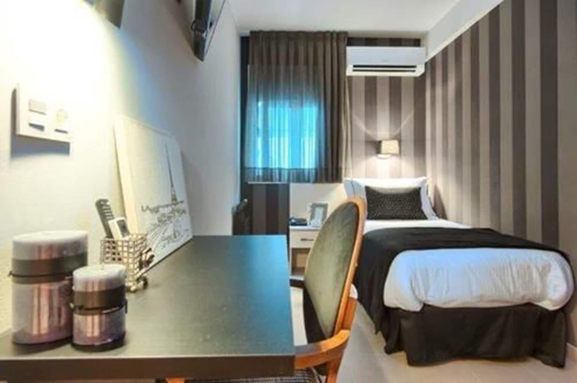 New Hotel Colon Mataro Luaran gambar