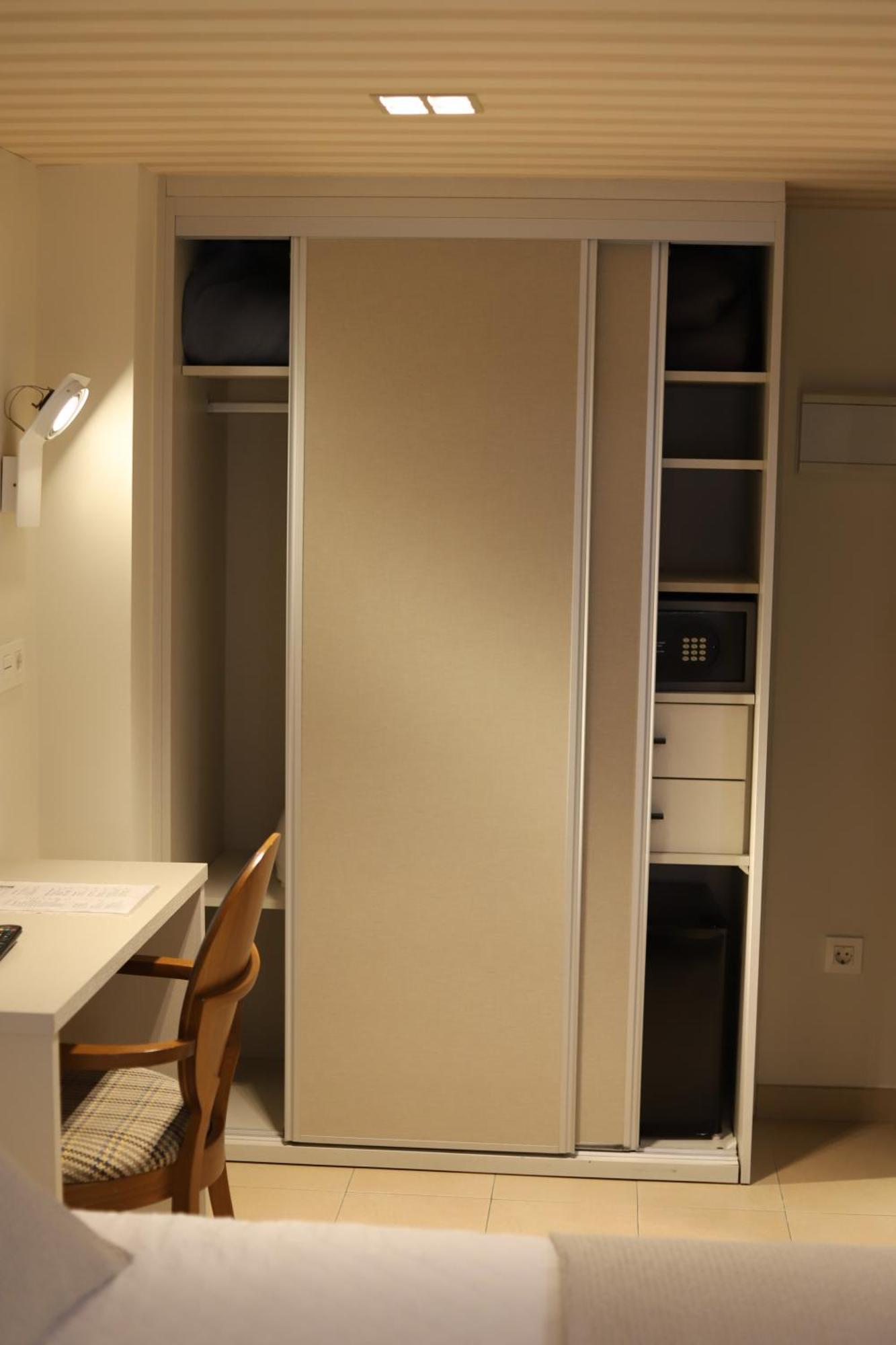 New Hotel Colon Mataro Luaran gambar